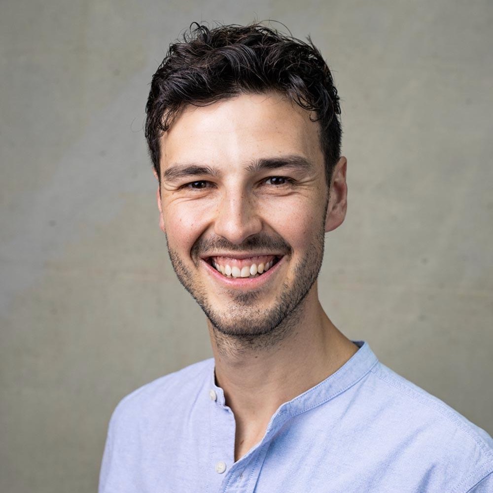 Dr Darius Kosmutzky