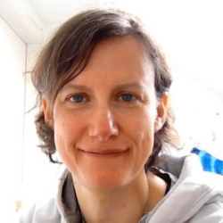 Dr Elizabeth Boakes